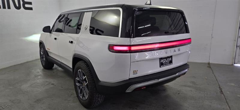Rivian R1S Adventure 2023