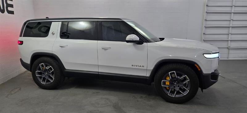 Rivian R1S Adventure 2023