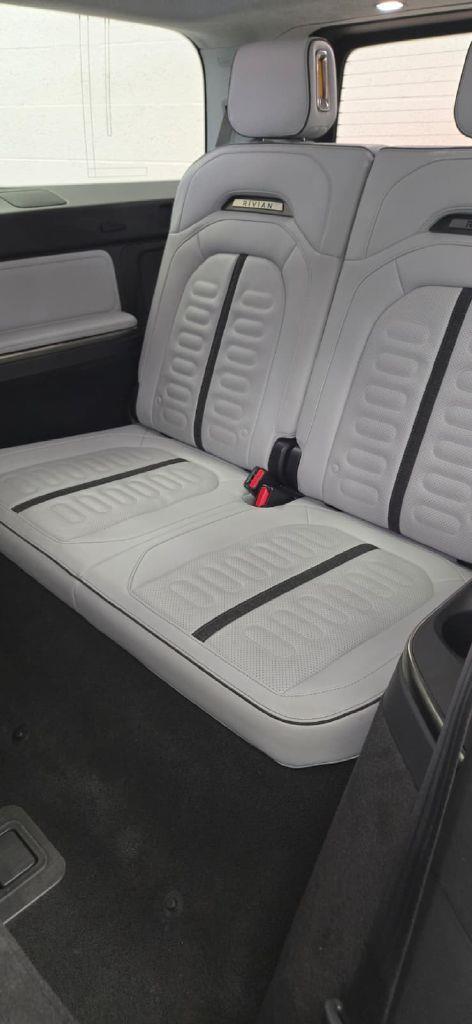 Rivian R1S Adventure 2023