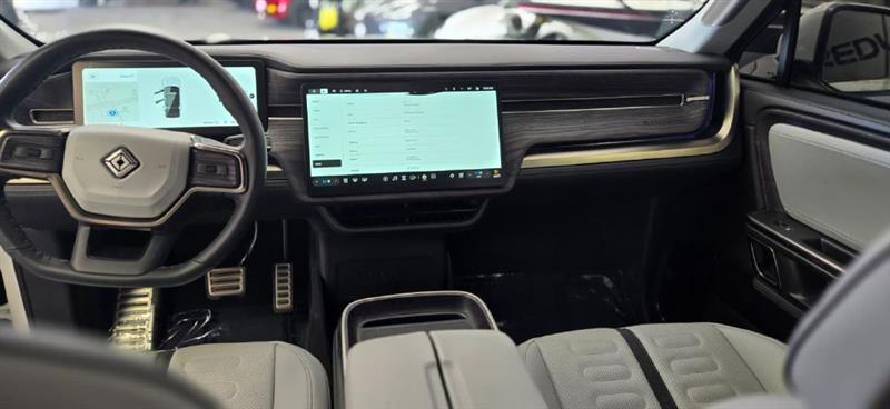 Rivian R1S Adventure 2023