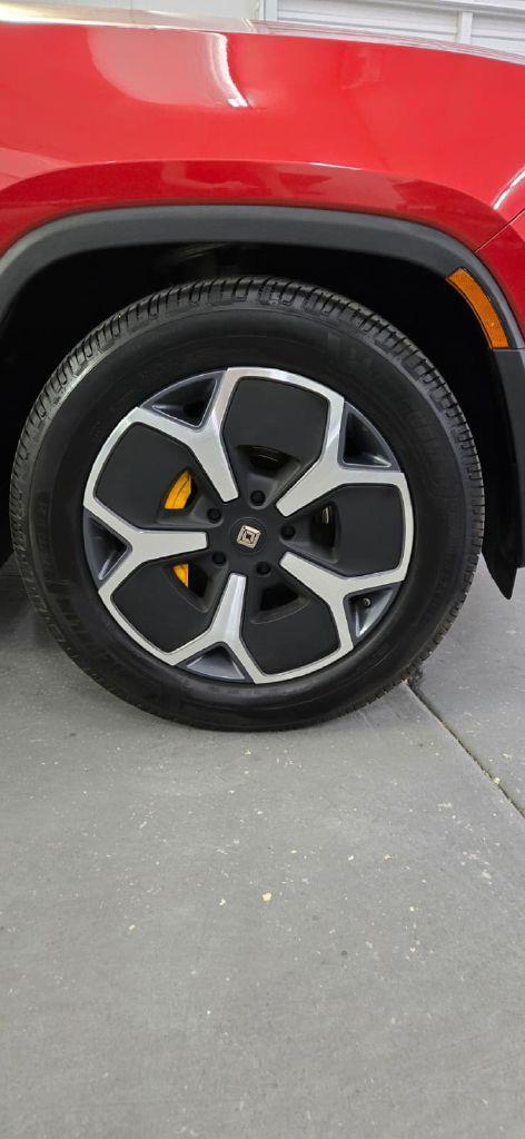 Rivian R1S Adventure 2023