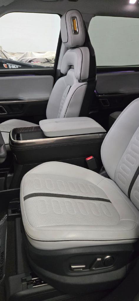 Rivian R1S Adventure 2023