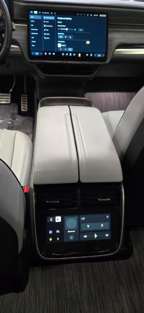Rivian R1S Adventure 2023