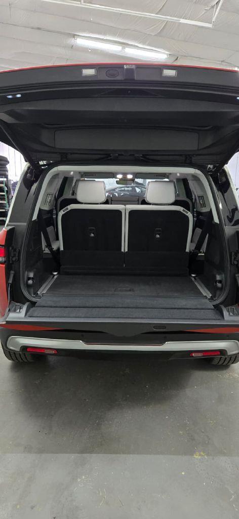 Rivian R1S Adventure 2023