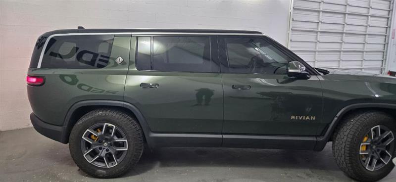 Rivian R1S Adventure 2024