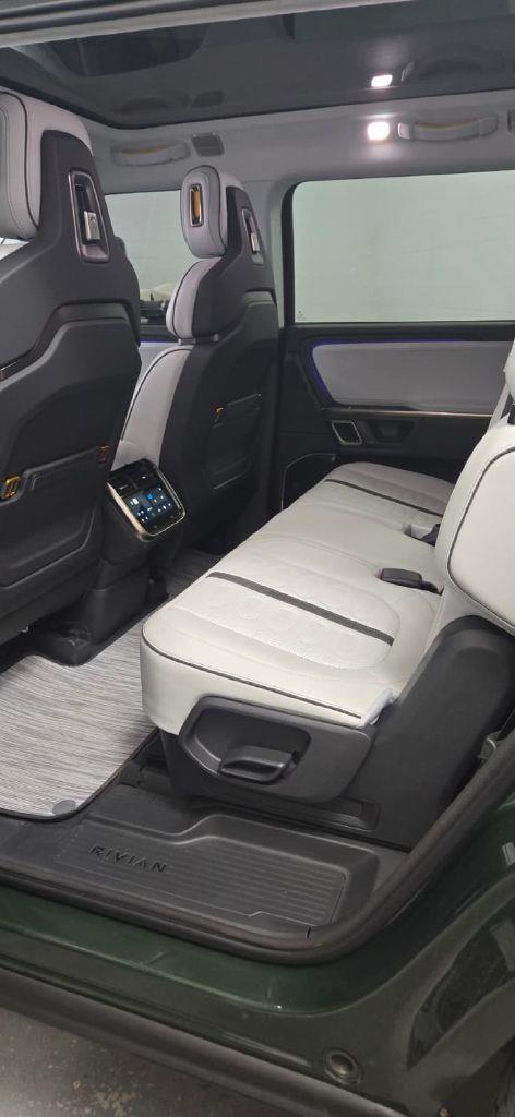 Rivian R1S Adventure 2024