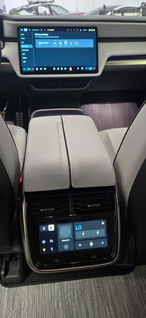Rivian R1S Adventure 2024