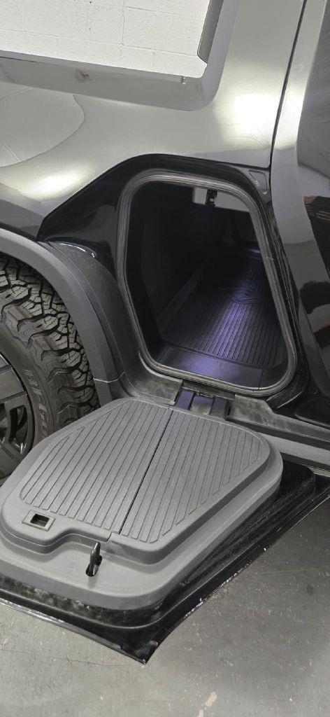 Rivian R1T Adventure 2022