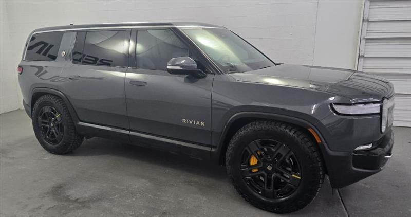Rivian R1S Adventure 2023