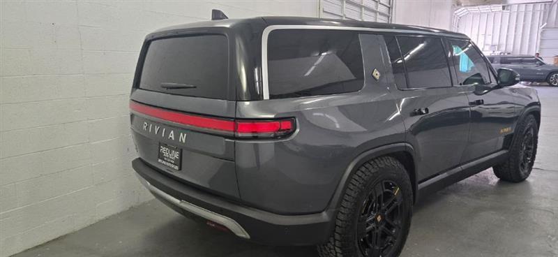 Rivian R1S Adventure 2023