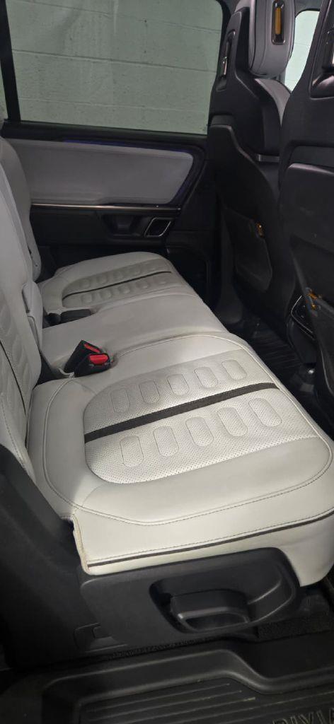 Rivian R1S Adventure 2023