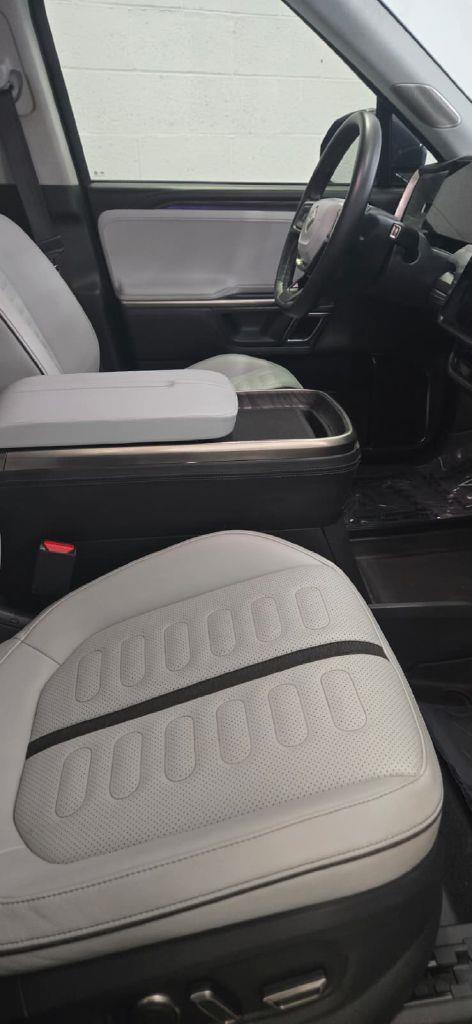 Rivian R1S Adventure 2023