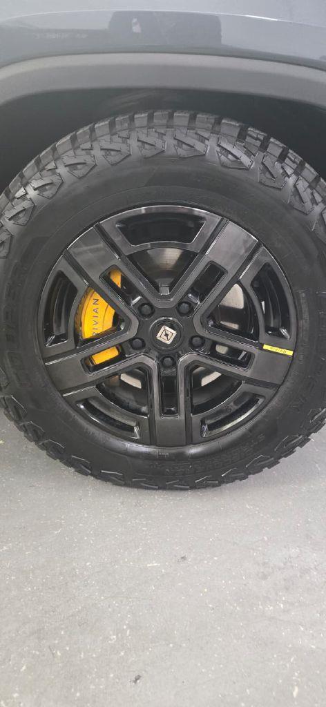 Rivian R1S Adventure 2023