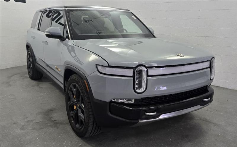 Rivian R1S Adventure 2024