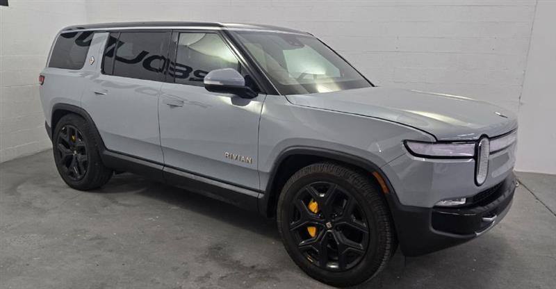 Rivian R1S Adventure 2024