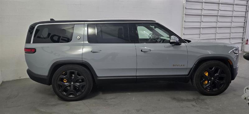 Rivian R1S Adventure 2024
