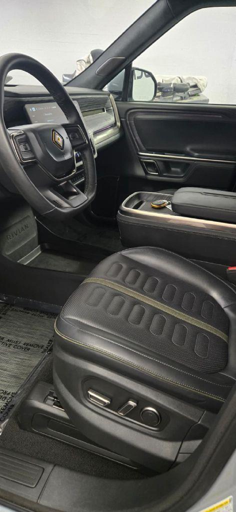 Rivian R1S Adventure 2024