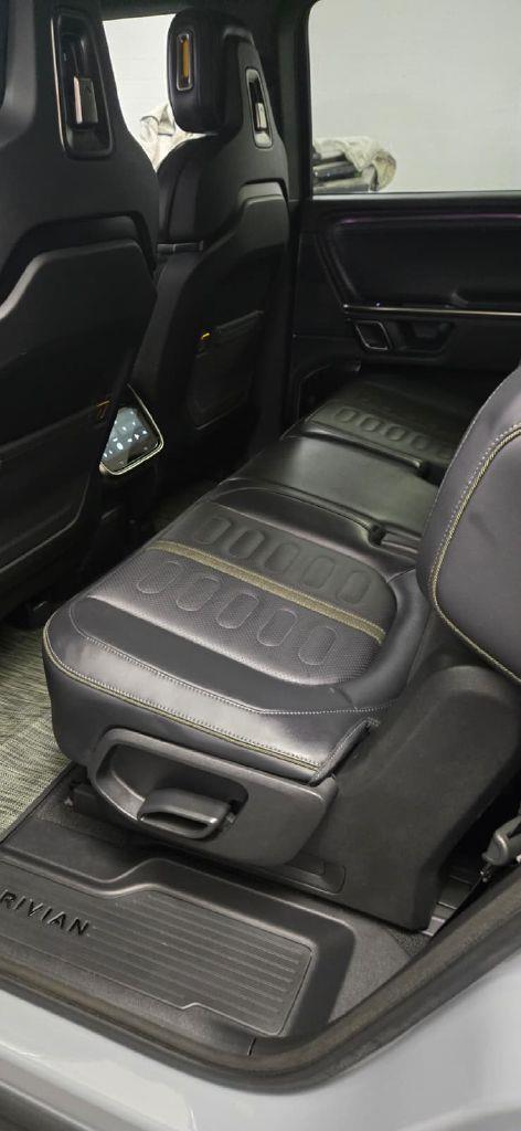 Rivian R1S Adventure 2024