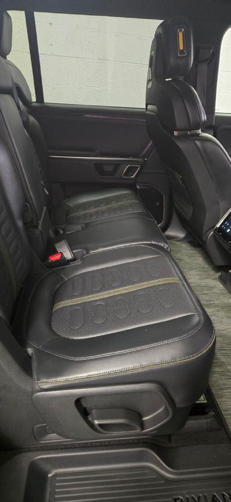 Rivian R1S Adventure 2024