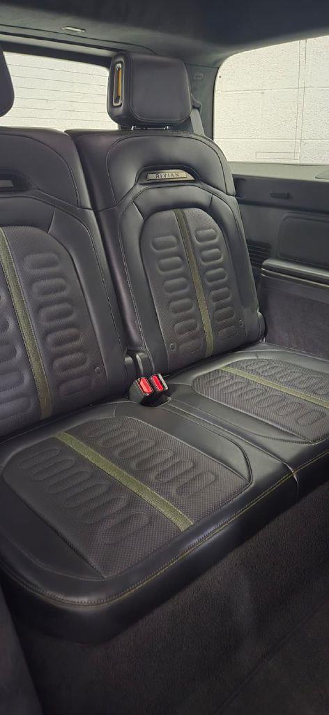 Rivian R1S Adventure 2024