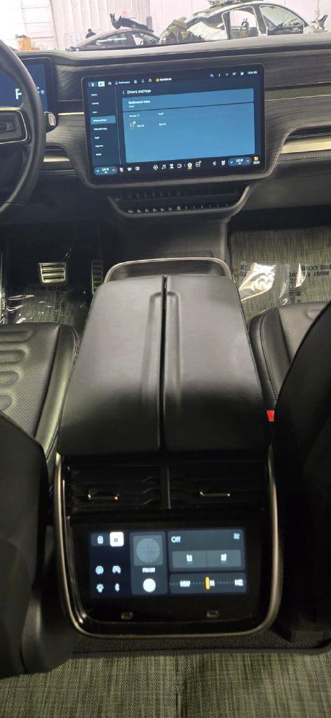 Rivian R1S Adventure 2024