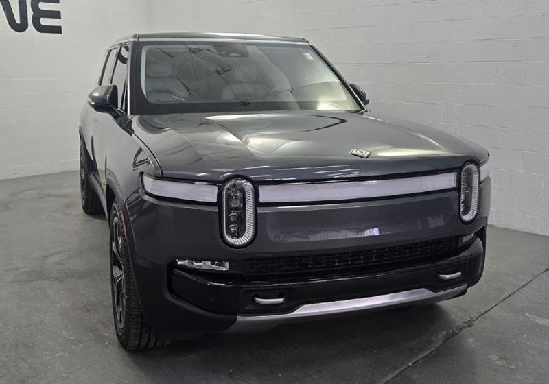 Rivian R1S Adventure 2023