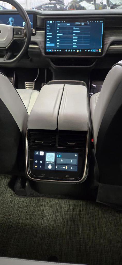 Rivian R1S Adventure 2023