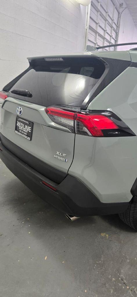Toyota RAV4 Hybrid XLE 2022