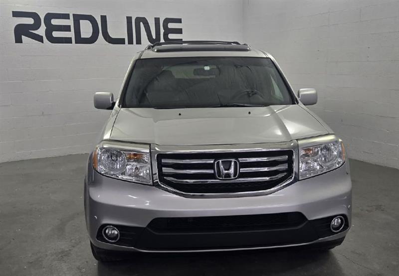 Honda Pilot Touring 4WD 5-Spd AT with DVD 2012