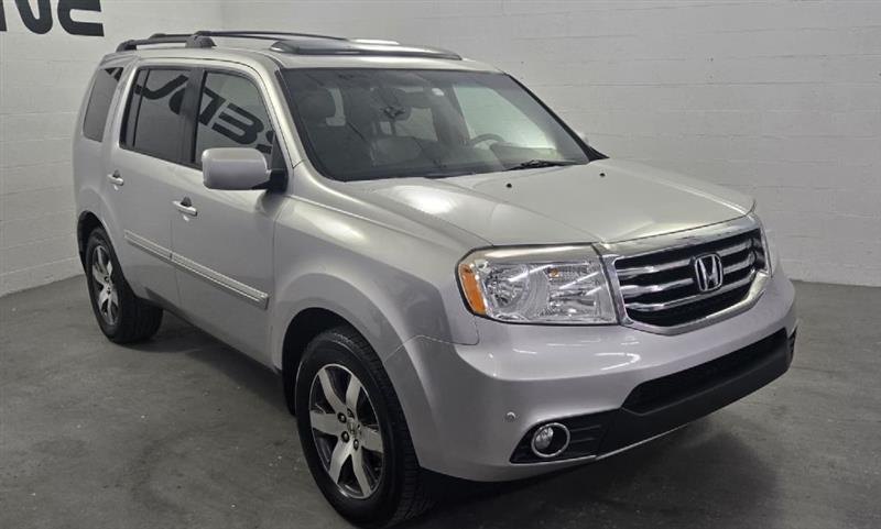 Honda Pilot Touring 4WD 5-Spd AT with DVD 2012