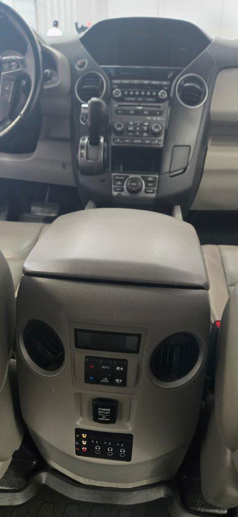 Honda Pilot Touring 4WD 5-Spd AT with DVD 2012