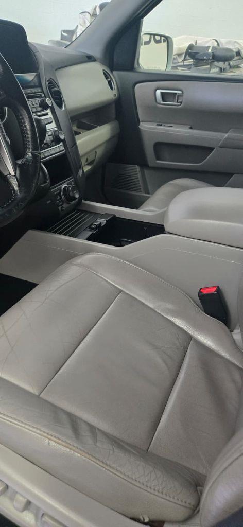 Honda Pilot Touring 4WD 5-Spd AT with DVD 2012