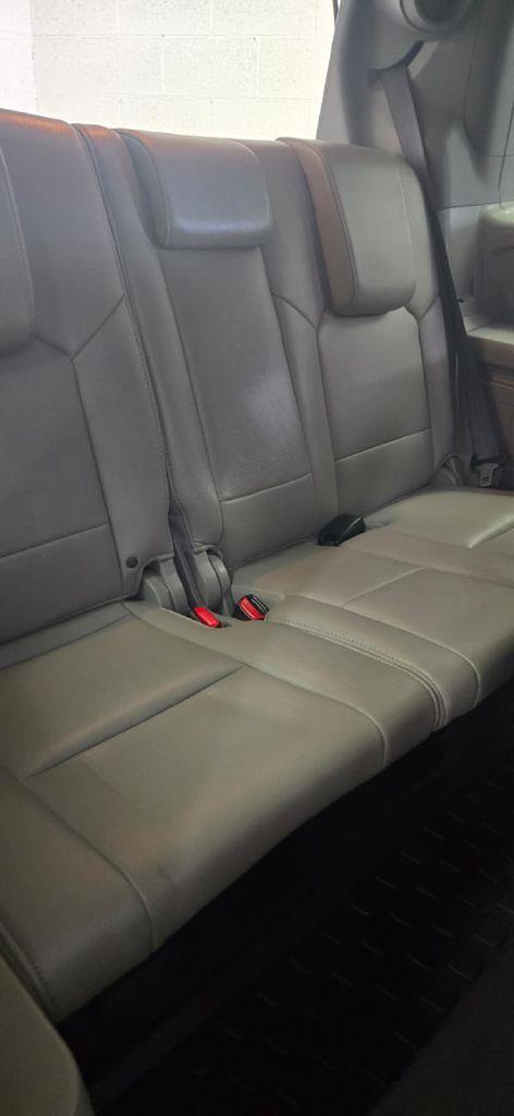 Honda Pilot Touring 4WD 5-Spd AT with DVD 2012