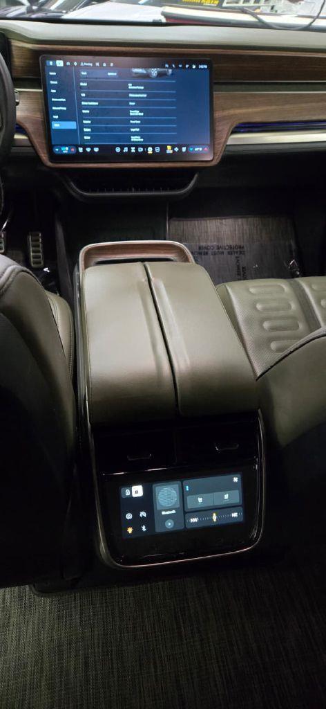 Rivian R1S Adventure 2023