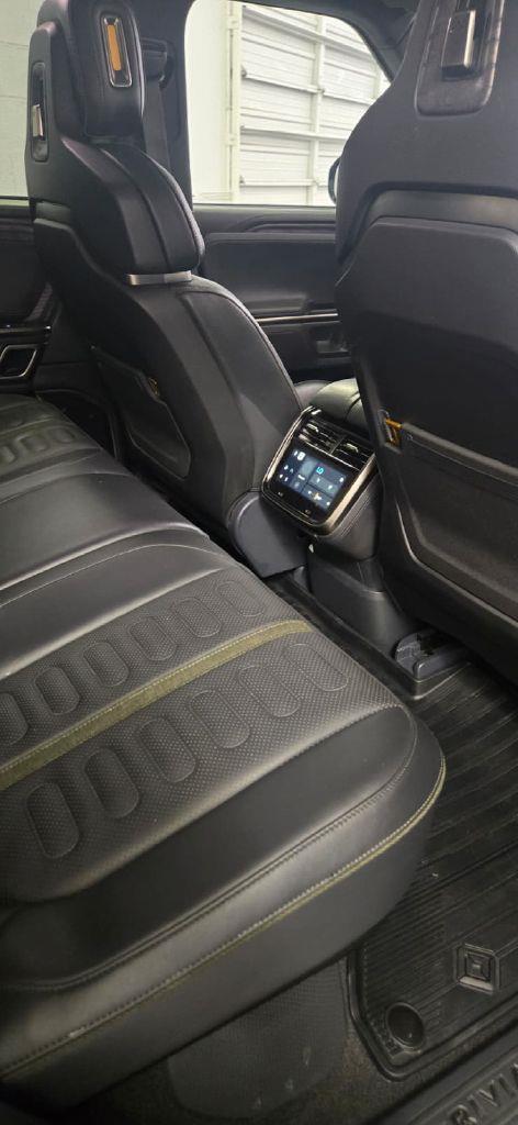 Rivian R1T Adventure 2022