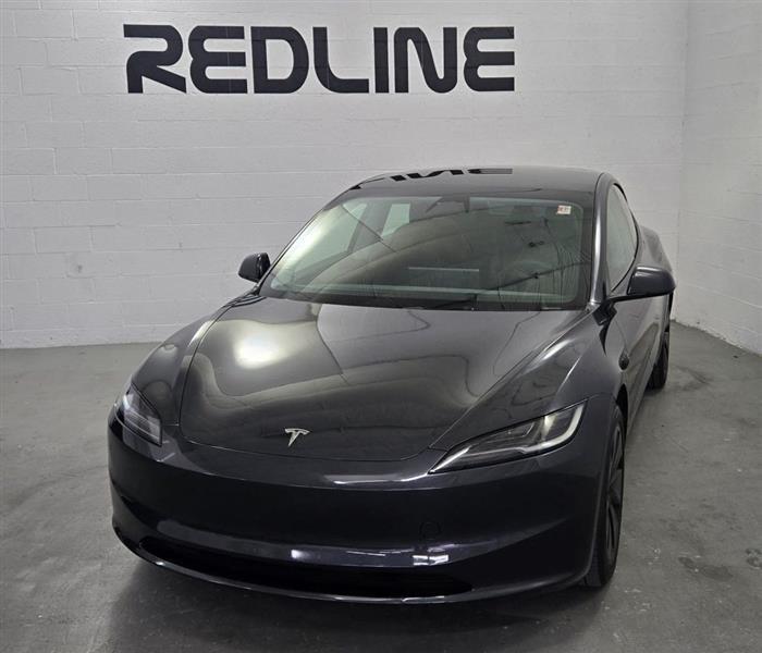 Tesla Model 3  2024