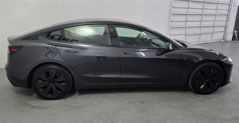 Tesla Model 3  2024