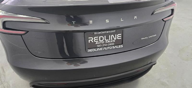 Tesla Model 3  2024