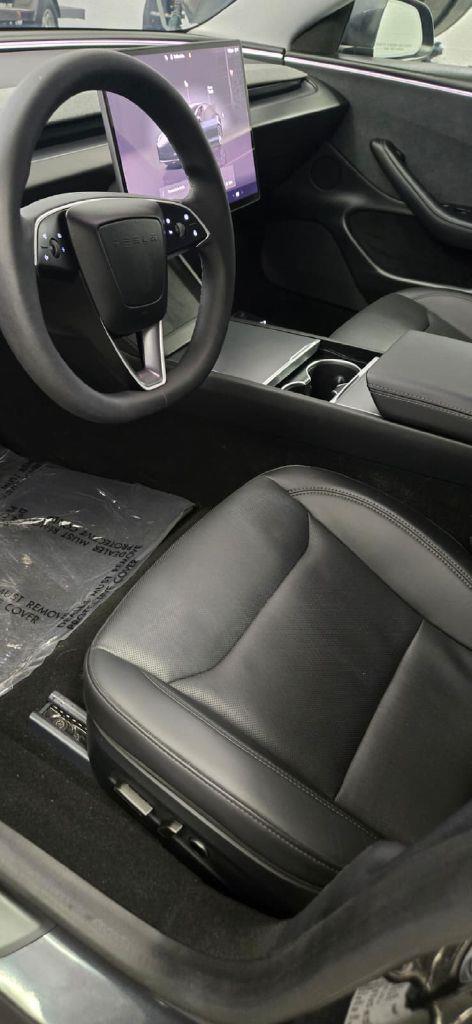 Tesla Model 3  2024