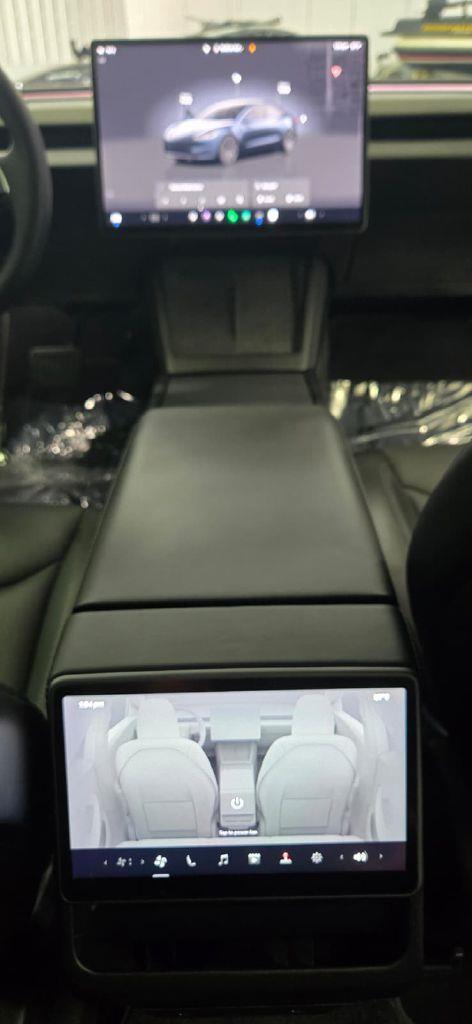 Tesla Model 3  2024