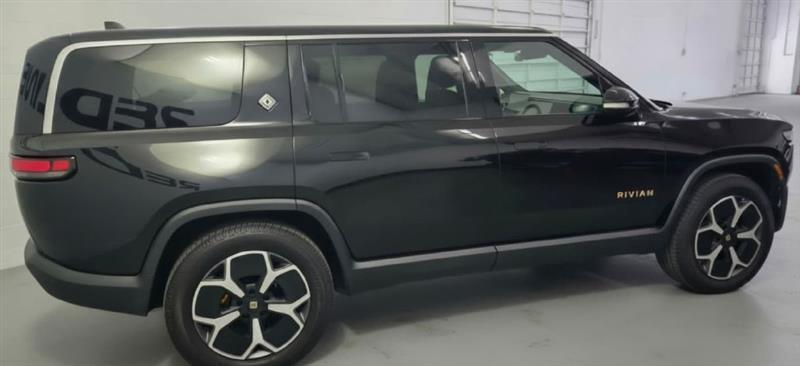 Rivian R1S Adventure 2024