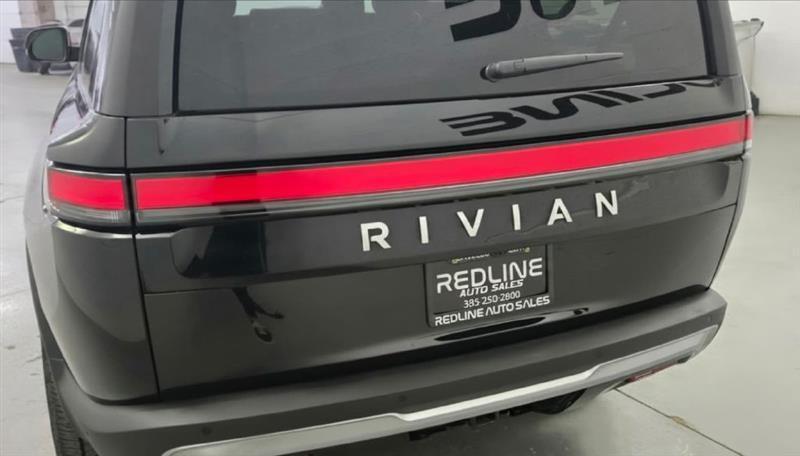 Rivian R1S Adventure 2024