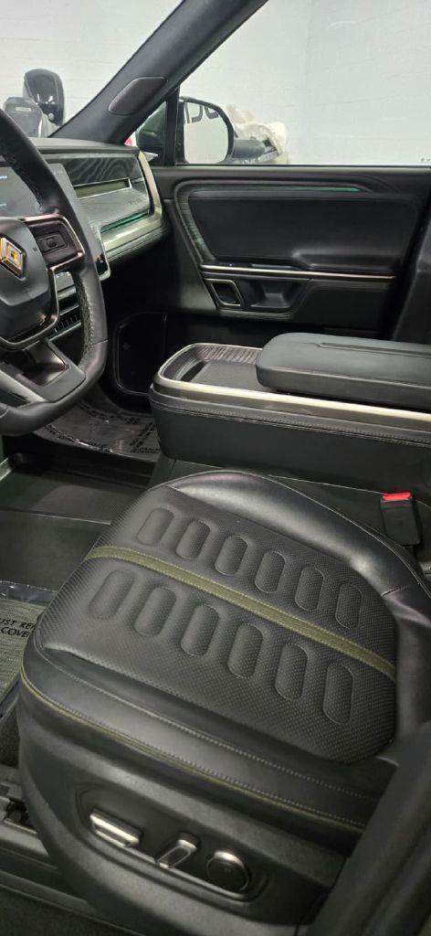 Rivian R1S Adventure 2024