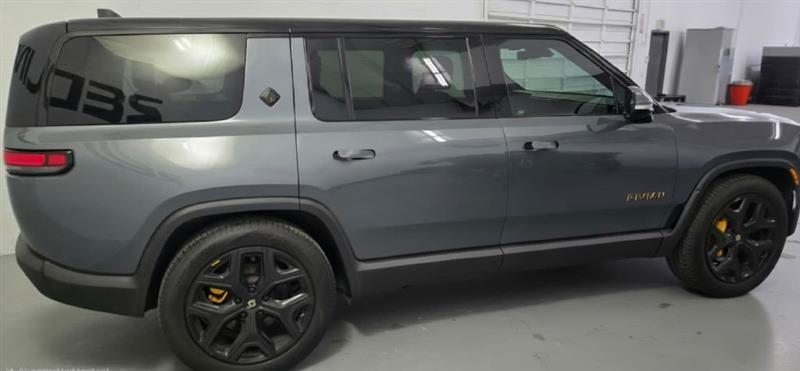 Rivian R1S Adventure 2024