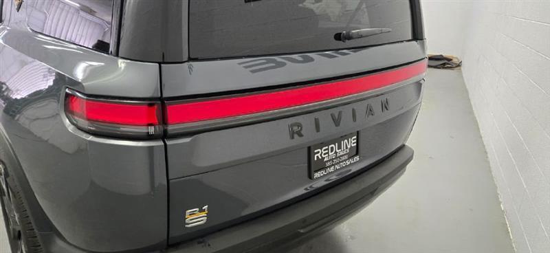 Rivian R1S Adventure 2024
