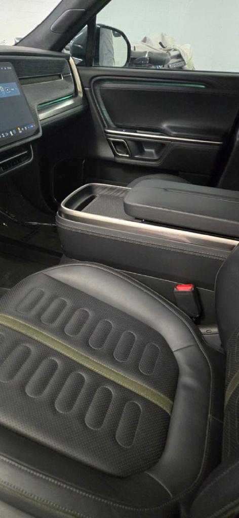 Rivian R1S Adventure 2024