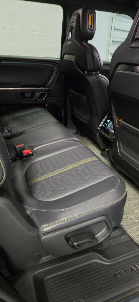 Rivian R1S Adventure 2024