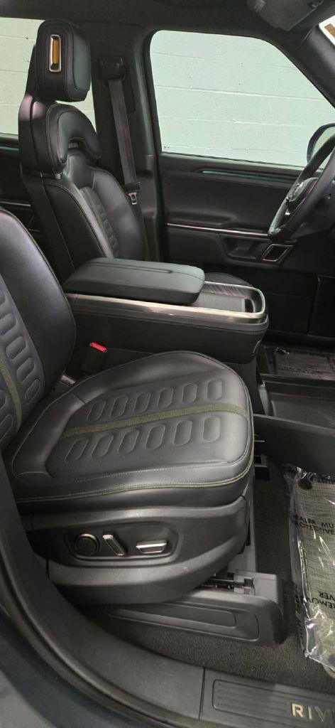 Rivian R1S Adventure 2024