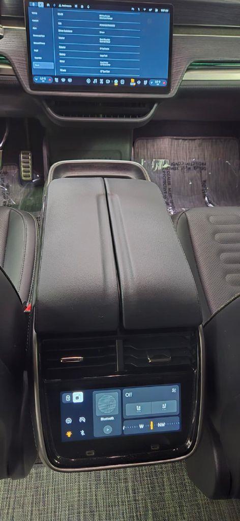 Rivian R1S Adventure 2024