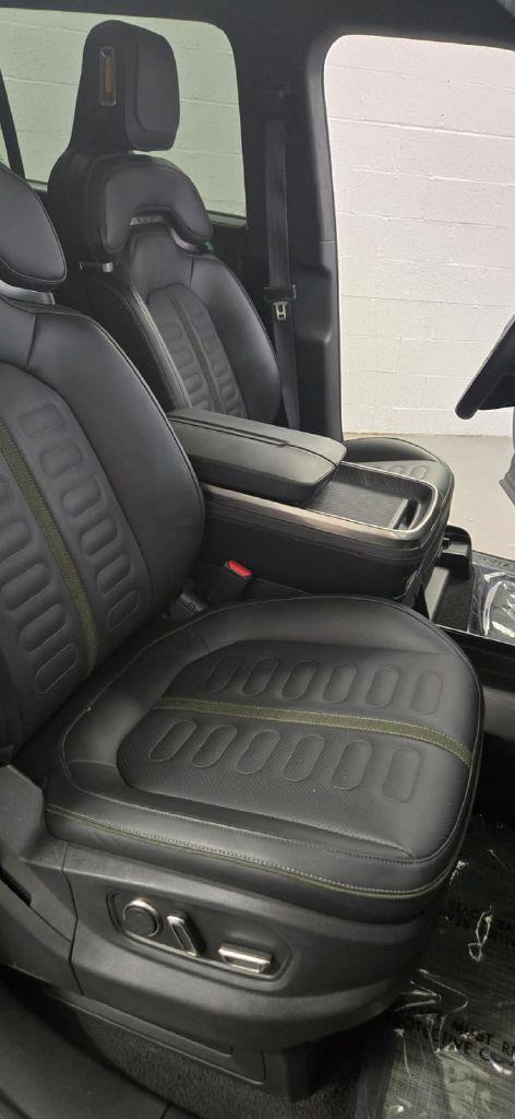 Rivian R1S Adventure 2024